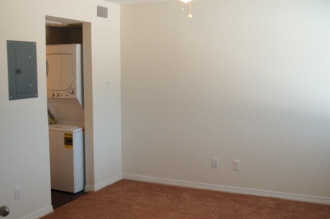 Foto del edificio - 9807 Walnut St