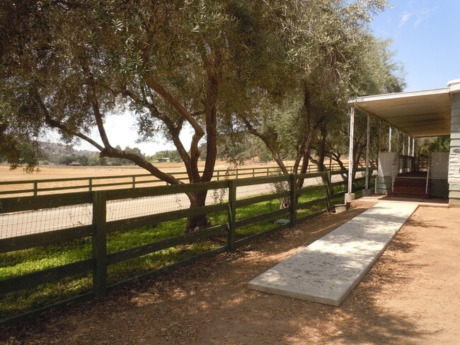 Building Photo - Country Living on Beautiful Melrose Ranch