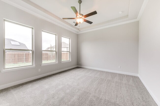 Building Photo - 216 Lake Forest Trl