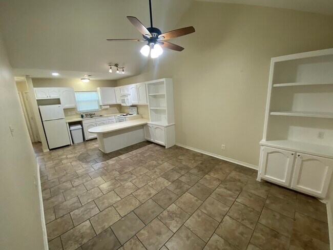 Building Photo - 110 Willow Branch Dr
