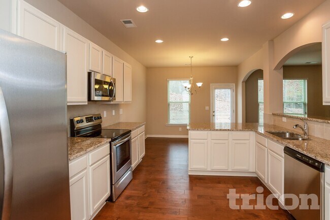 Building Photo - 216 Stillwood Dr