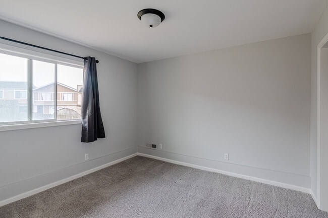 Building Photo - 215 Lausanne Ave