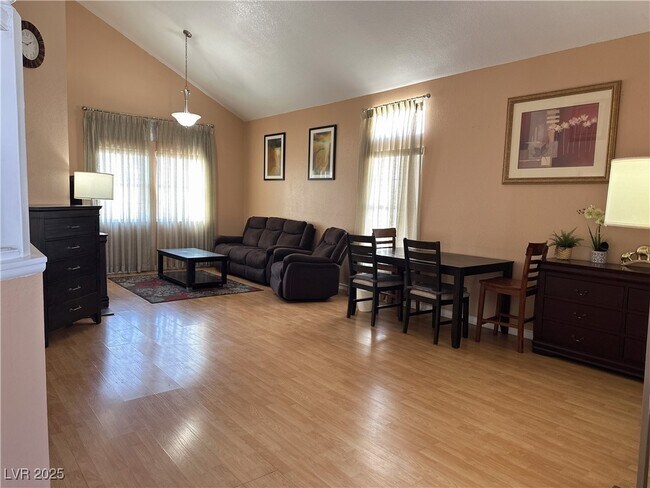 Foto del edificio - 5255 Autumn Sky Rd