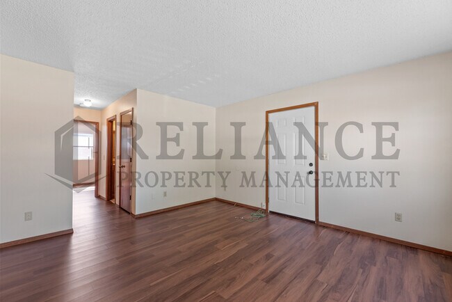 Foto del edificio - 1158 N Edwards