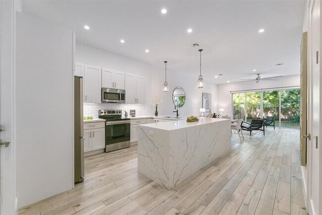 Foto del edificio - 1121 SW 2nd Ct