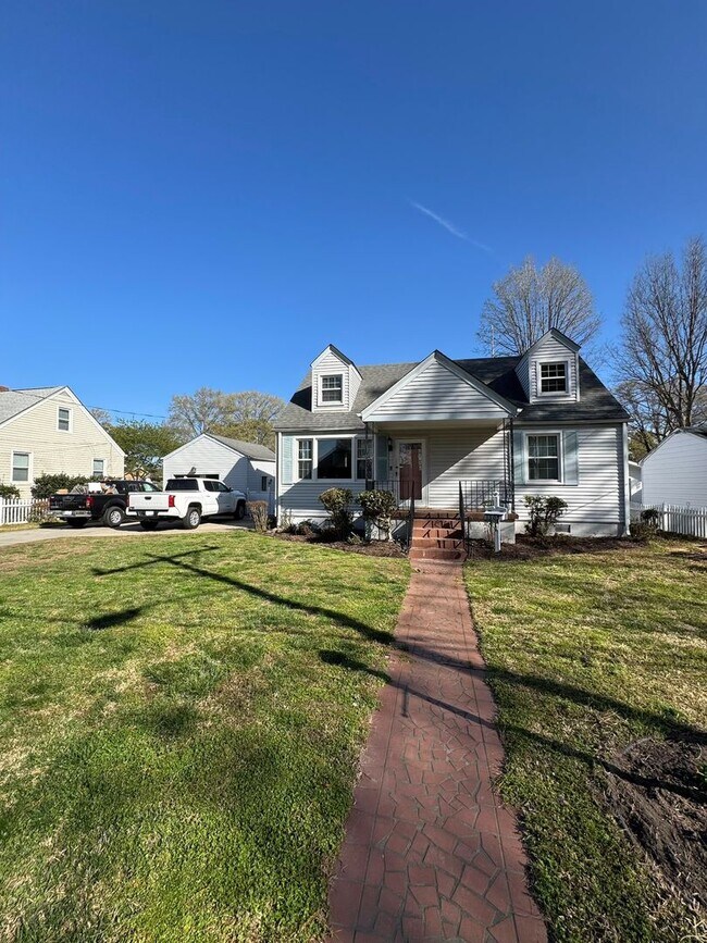 Foto del edificio - 5 Bed 2 Bath Home for Rent in Chesapeake!