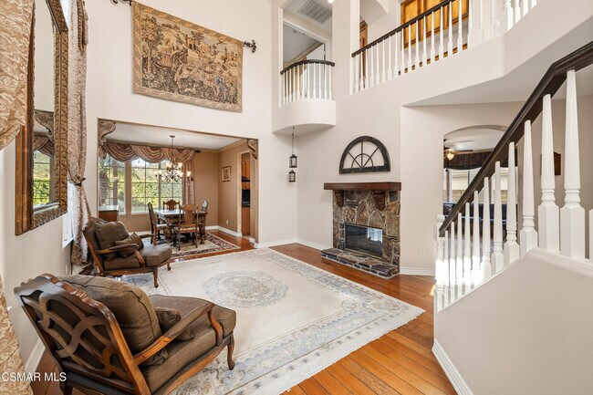 Building Photo - 615 Camino Del Lago