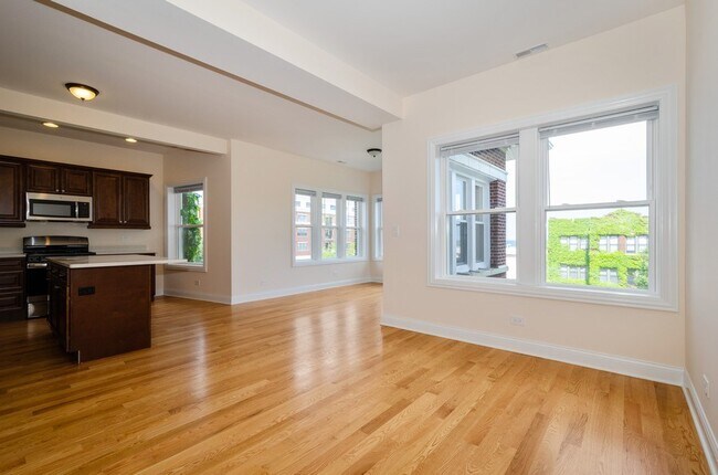 Foto del edificio - 7602 N Eastlake Terrace
