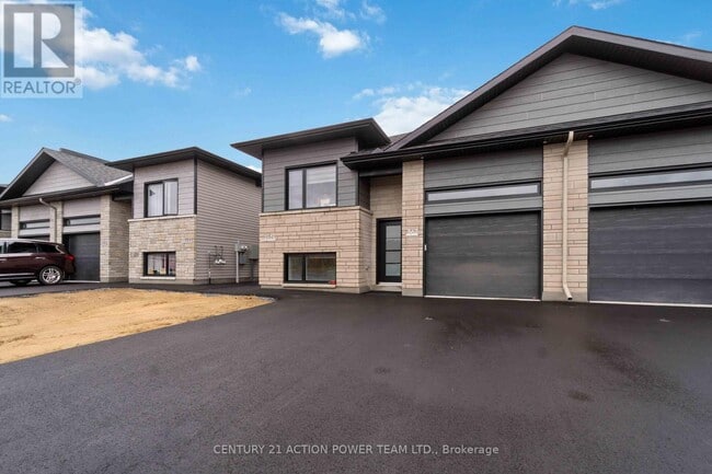 Building Photo - 362 Hazel Crescent