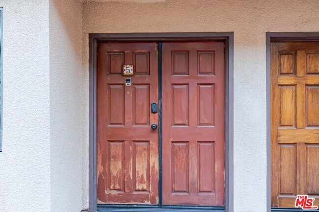 Foto del edificio - 5820 Yolanda Ave