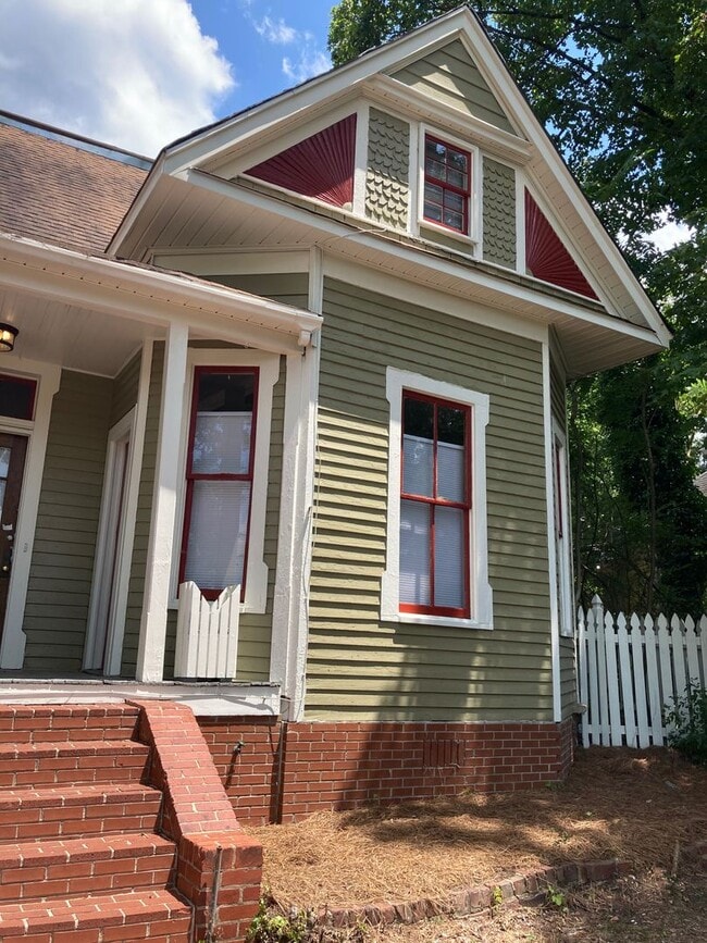 Building Photo - Large 7/2.5 House in South Rome $1,850