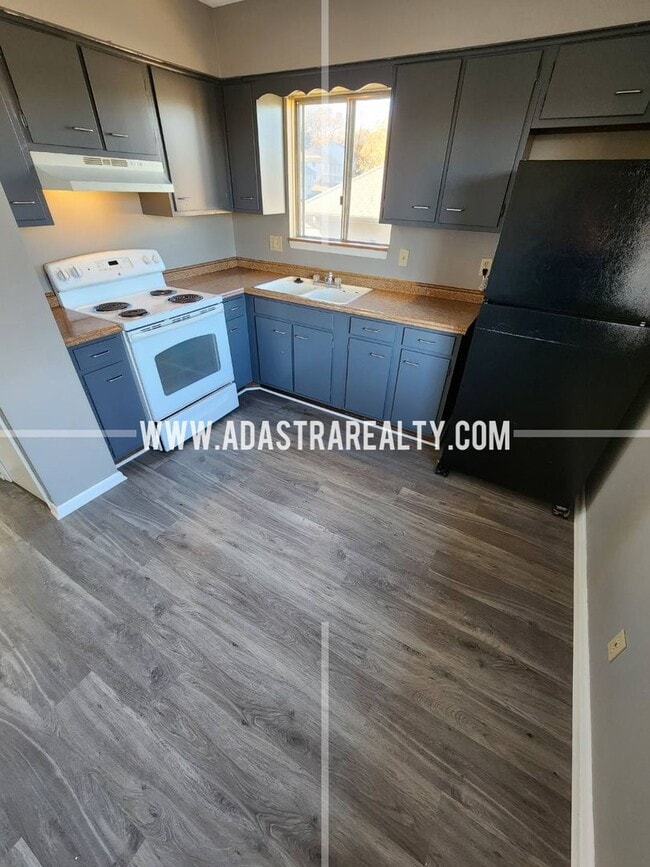 Building Photo - Awesome 2 Bedroom Duplex in Overland Park!...