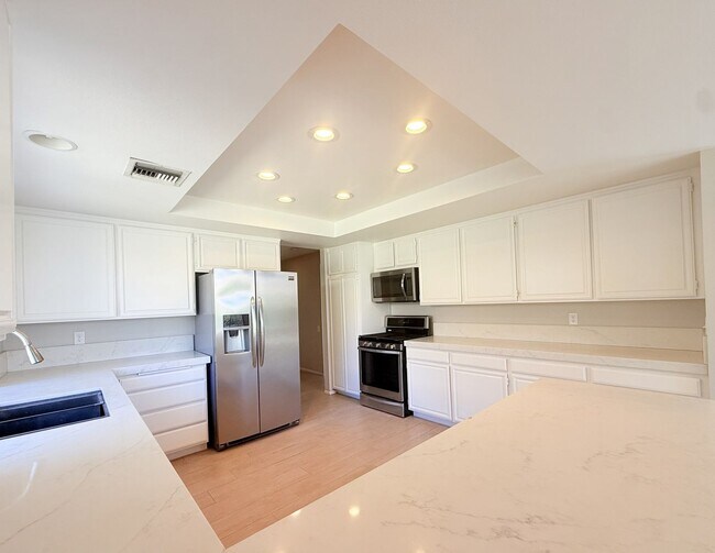 Foto del edificio - AVAILABLE NOW!  3 Bedroom 3 Bath Home in R...