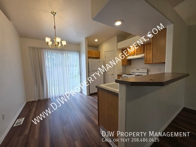 Building Photo - 2682 S Stonehedge Dr