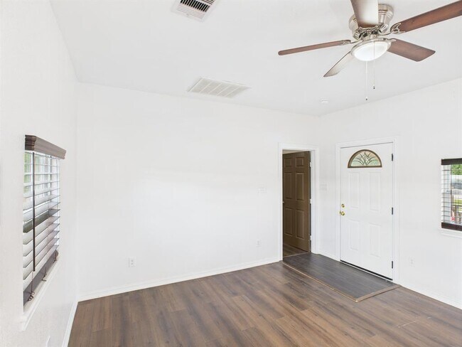 Building Photo - 21613 Erika Ct