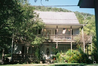 Building Photo - 8031 River Rd
