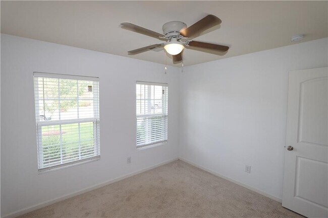 Building Photo - 31 Southfork Dr