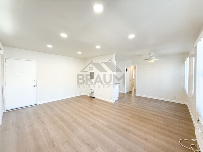 Building Photo - 7339 Woodman Ave