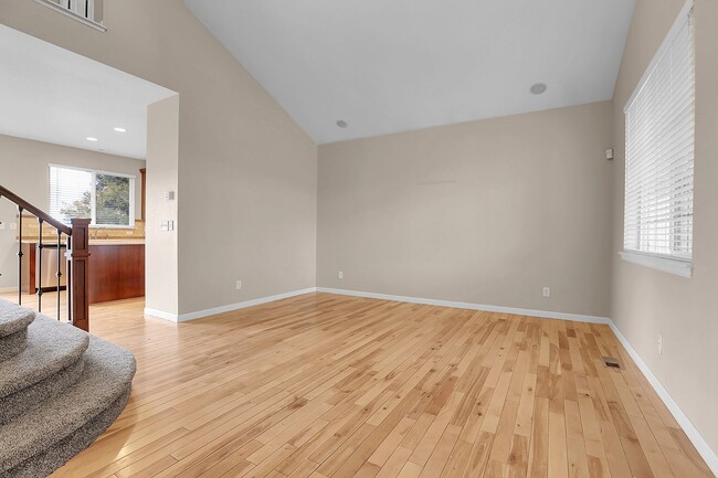 Foto del edificio - Amazing 5-bedroom, 3-bath, 2 car garage in...