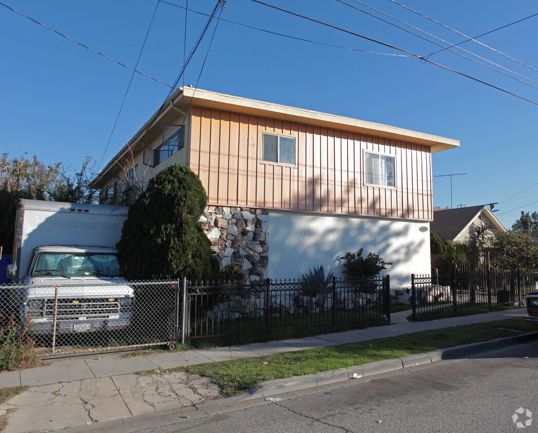 Building Photo - 3251 Walnut St