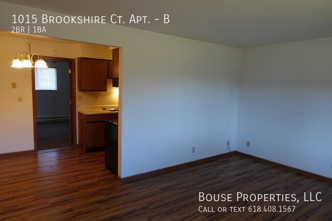 Foto del edificio - 1015 Brookshire Ct