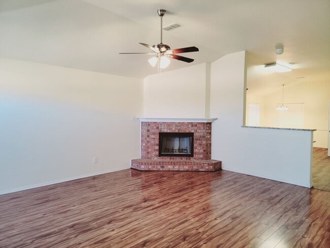 Building Photo - Spacious 3/2/2 in Frenship