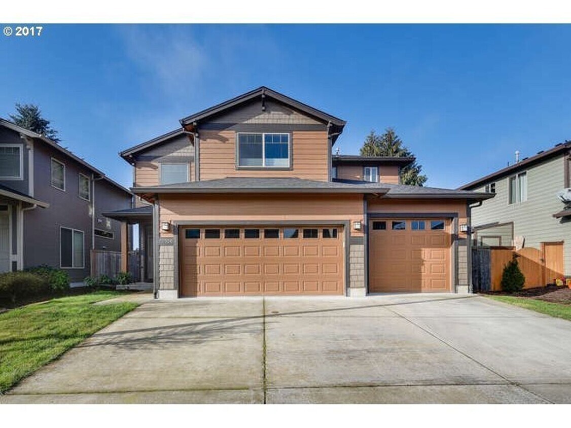 Primary Photo - Immaculate 4BD in Salmon Creek! Open Conce...