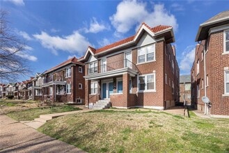 Building Photo - 4919-4921-4921 Lindenwood Ave