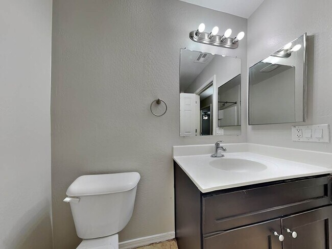 Building Photo - 14221 W Hackamore Dr