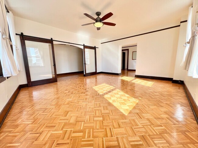 Foto del edificio - Ocean View Living in the Heart of Long Beach – 1 Bed / 1 Bath Corner Condo