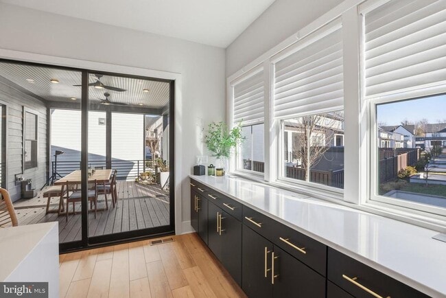 Foto del edificio - 9725 Lantana Wy