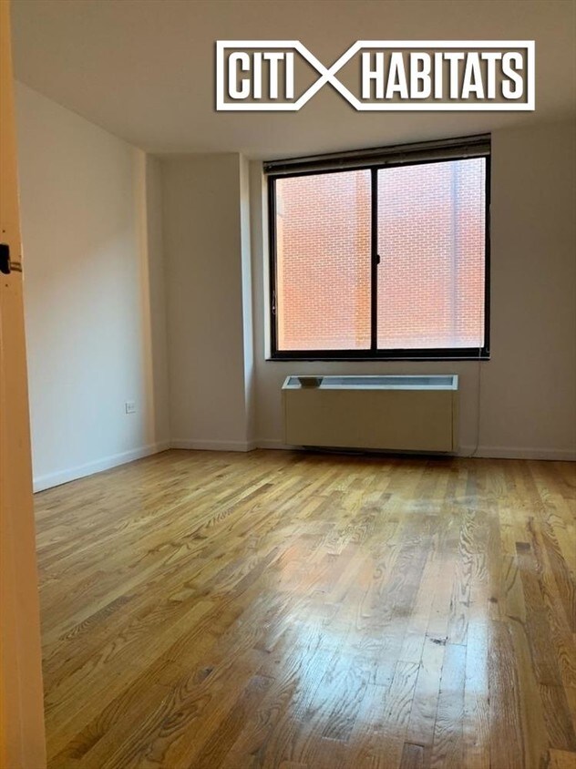 Building Photo - Manhattan Promenade