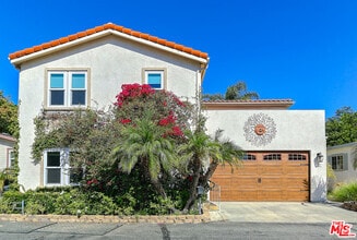 Building Photo - 117 Navajo