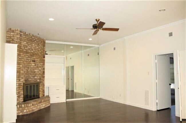 Building Photo - 3001 Stonehenge Ln