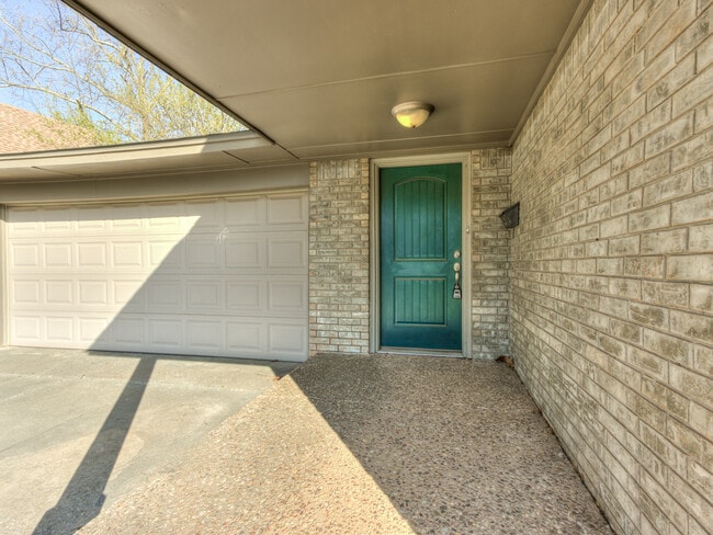 Photo - 1515 Charles St (Norman, OK) House