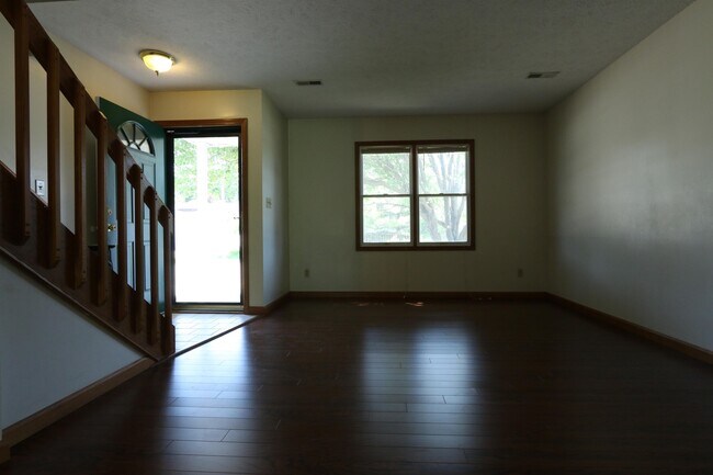 Building Photo - 5221 Deerwood Lake