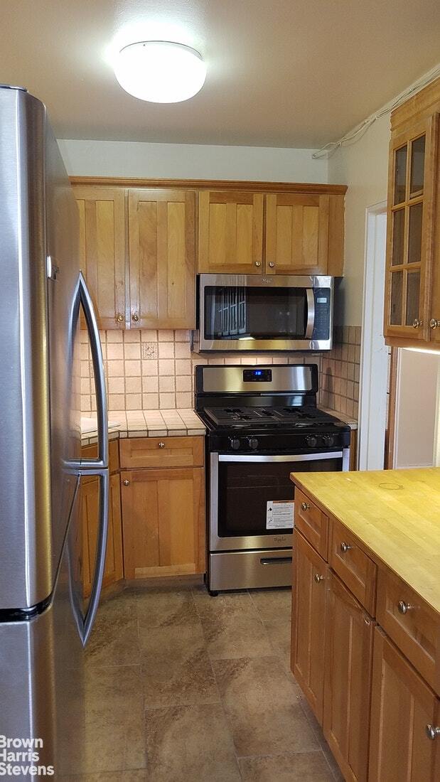 Building Photo - Big 1 BR on Beautiful Beverley Road