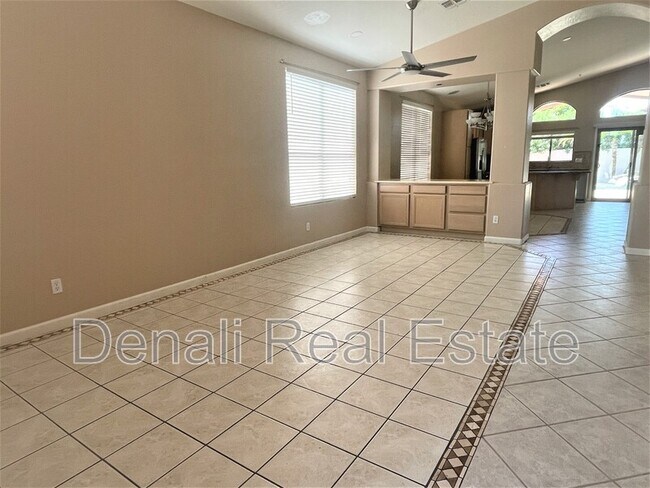 Foto del edificio - 8097 E Rita Dr