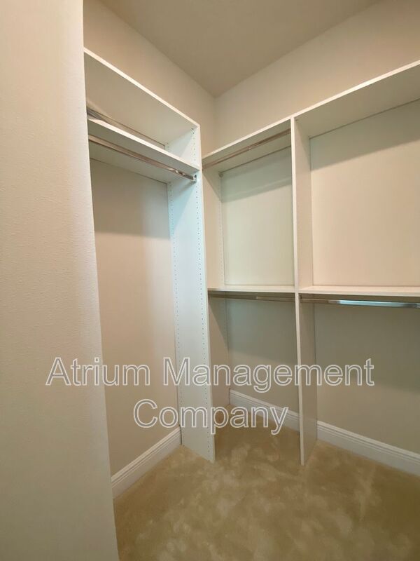 Foto del edificio - 8400 Pippen Dr