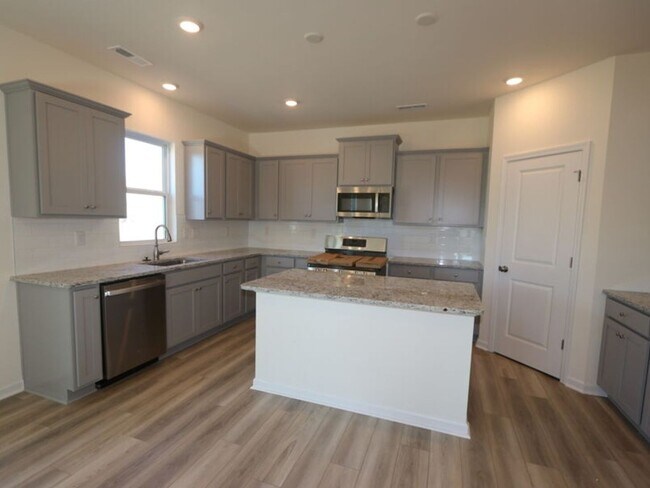Building Photo - 5 Bedroom Single Family Home in Concord