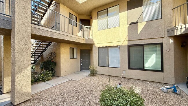 Foto del edificio - 4925 E Desert Cove Ave