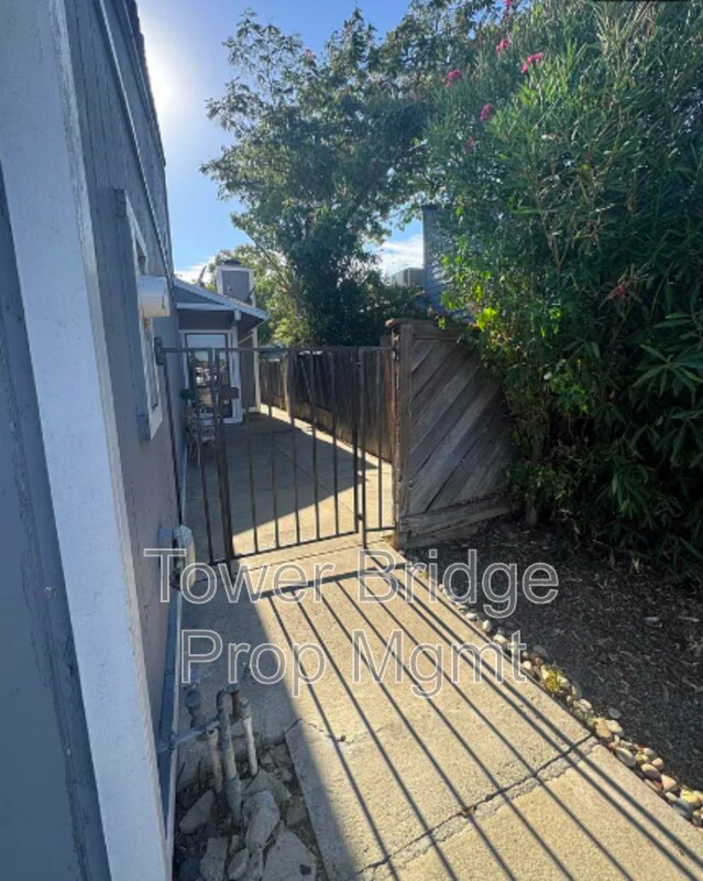 Foto del edificio - 7516 Whisperwillow Dr