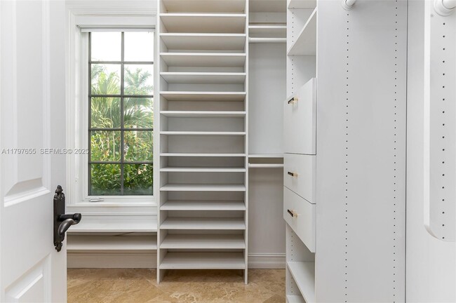 Building Photo - 1309 Middle River Dr