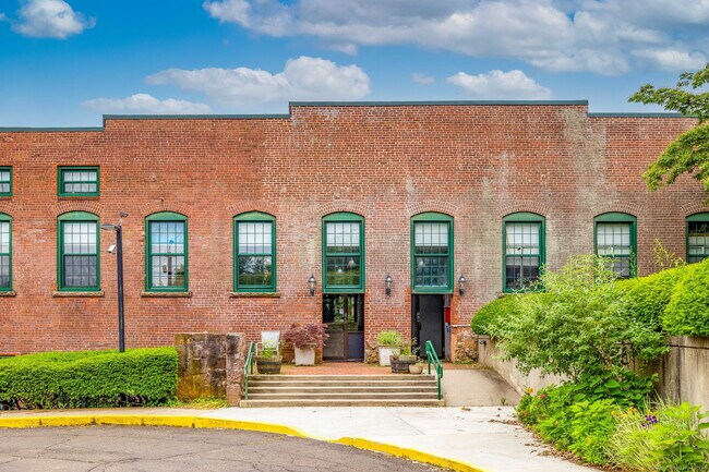 Building Photo - 1 Front St