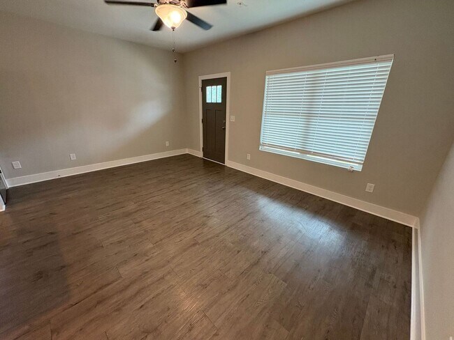 Foto del edificio - NEW CONSTRUCTION! NOW LEASING FOR AUGUST 2...