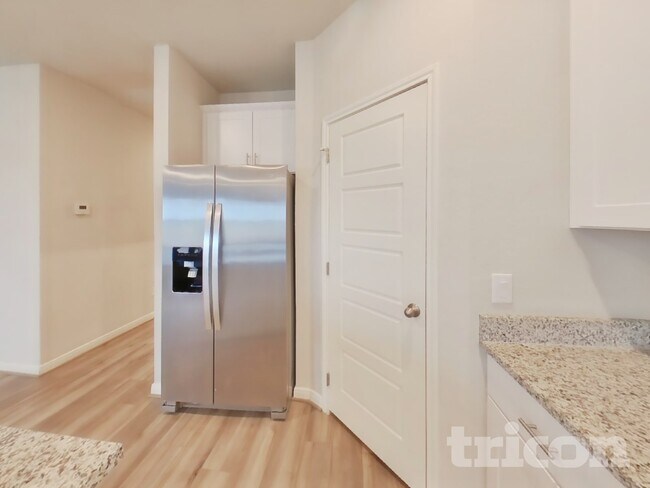 Building Photo - 13681 Paxton Blvd