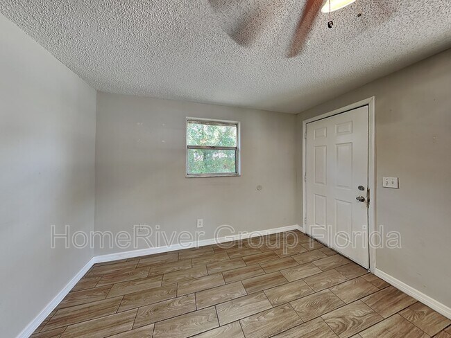 Building Photo - 1207 E 108th Ave