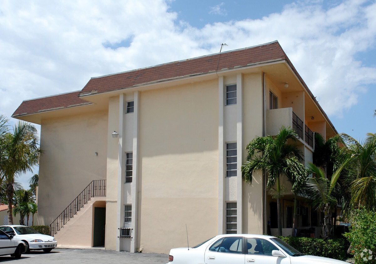 Building Photo - 385 SW 37th Ave