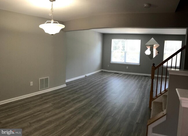 Building Photo - 15 Springtide Ct