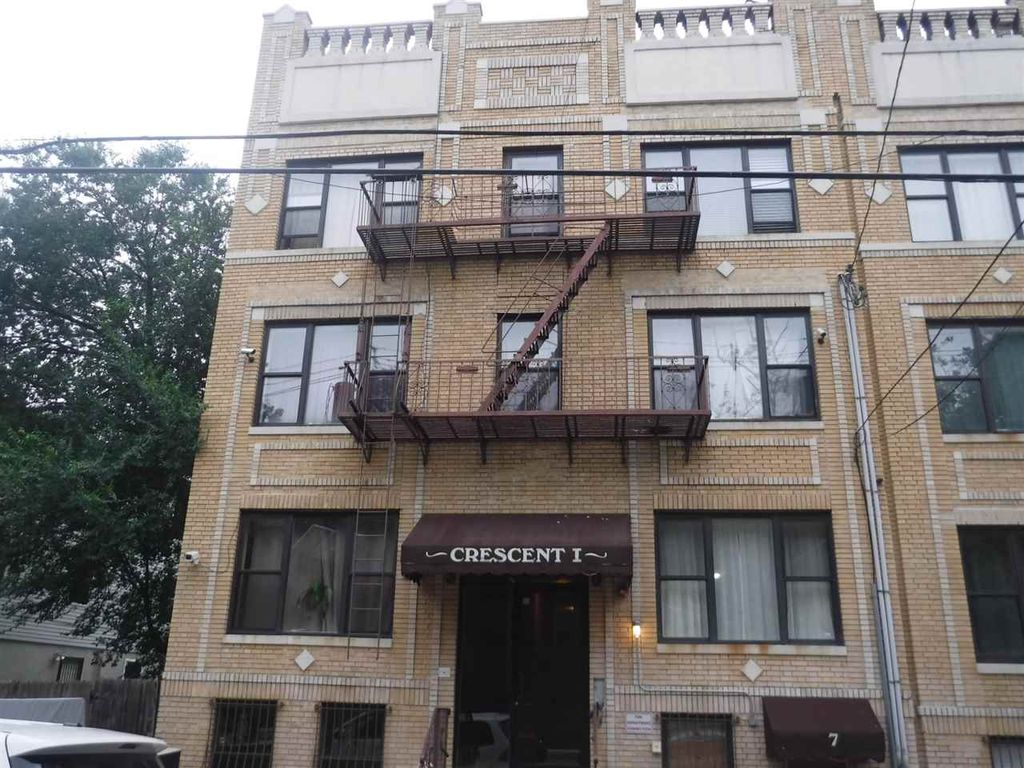Primary Photo - 77 Crescent Ave
